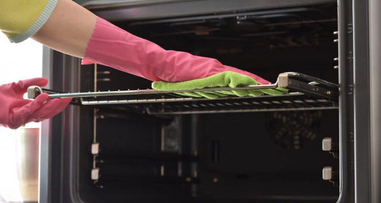 Makkelijke manieren om je oven goed schoon te maken